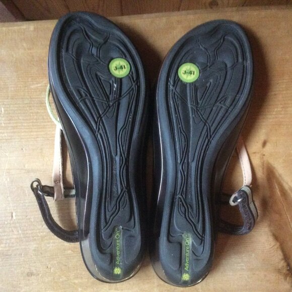 J-41 Adventure On Galaxy Leather & Vegan Low Wedge Strappy Thong Sandal Size 9M - Picture 4 of 9